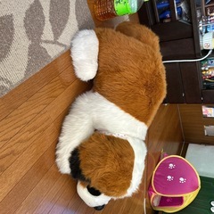 子供が乗れるセントバーナードの大きなぬいぐるみの画像