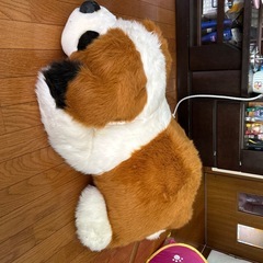 子供が乗れるセントバーナードの大きなぬいぐるみの画像