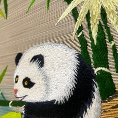 パンダの刺繍掛軸　掛軸 竹細工 熊猫園 刺繍「 パンダ之図 」の画像