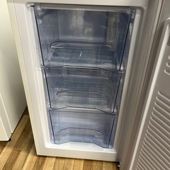 IRIS OHYAMA アイリスオーヤマ　ノンフロン冷凍庫60L IUSD-6B-W ホワイト　2023年製の画像