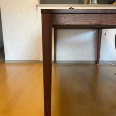 ダイニングテーブルの画像