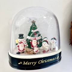 トナカイのクリスマスリースとスノードームのセットの画像