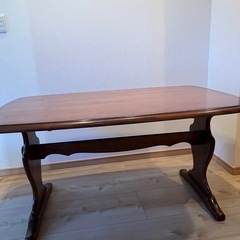 ダイニングテーブルの画像