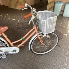 大人用自転車　26インチ　前後カゴ、ライト、鍵付き、ギアなし、オレンジの画像