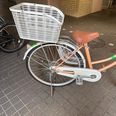 大人用自転車　26インチ　前後カゴ、ライト、鍵付き、ギアなし、オレンジの画像