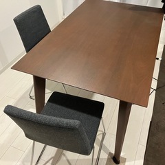 テーブル+イス二脚　清潔感　即日の方優先　50円の画像