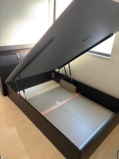 ダブルベット　ニトリ　深型跳ね上げ式ベット