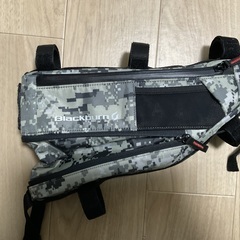 12月11日投稿終了 良品 ブラックバーン アウトポストフレームバッグ スモールの画像