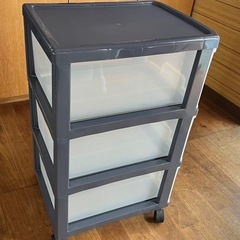used収納3段チェストキャスター付きの画像