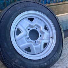 ジムニーJB23(10型)純正スペアタイヤ・スチールホイール　カバー付の画像