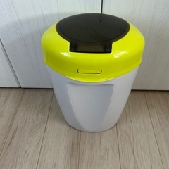 combi オムツ用ゴミ箱の画像