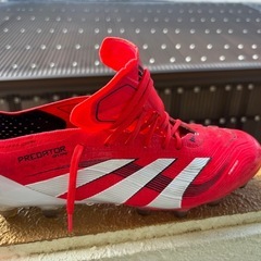 サッカースパイクadidasプレデターの画像