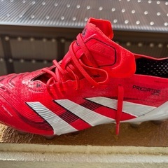 サッカースパイクadidasプレデターの画像