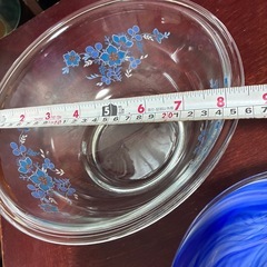 ガラスボールと皿？の画像