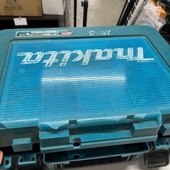I2512-245.makita マキタ インパクトレンチ TW251D 通電確認済み 中古 ケースの外側が朽ちてきて開きませんの画像