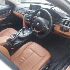 BMW 320iツーリングラグジュアリーの画像