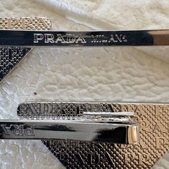 ④PRADAヴィンテージヘアピン ブラック2点セットの画像