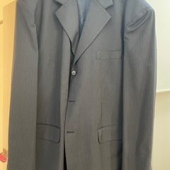 大きいサイズ　男性スーツ　濃い紺　3点セット　およそ4Lの画像