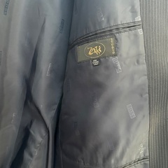 大きいサイズ　男性スーツ　濃い紺　3点セット　およそ4Lの画像