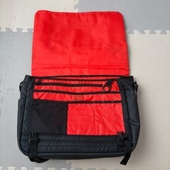 UNDER　ARMOUR軽量　ショルダーバッグの画像