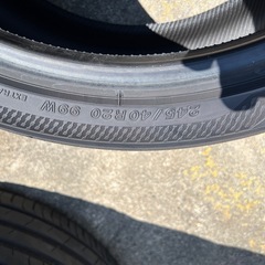 245/40R20 99W ヨコハマ　ADVANCE dB V552 2025年製の画像