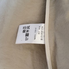 【ほぼ未使用】no rose without a thorn B7　コートの画像