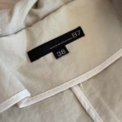 【ほぼ未使用】no rose without a thorn B7　コートの画像