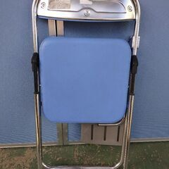 メモ台付折りたたみチェア(ノーリツイス製TPLT−39BL）在庫ありますの画像