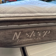美品！定価10万円の品！ニトリのクイーンサイズのマットレス！の画像