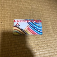 マフラー、ボールペン、色鉛筆の画像