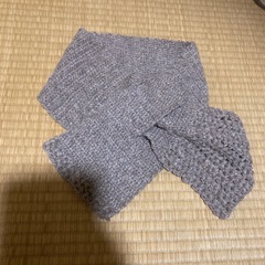 マフラー、ボールペン、色鉛筆の画像