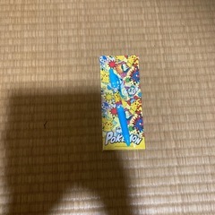 マフラー、ボールペン、色鉛筆の画像