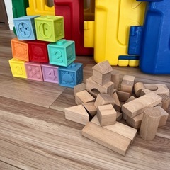 【取引中】日本育児　ベビーサークル　やわらか積み木&木製積み木付き　3点セットの画像