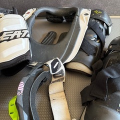 leatt fox プロテクター　100% ゴーグル　バイク　オフロードの画像