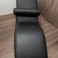 【お取引中】黒 合成皮革 ロングチェア クッション付きの画像