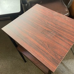 【100円】木目調の2段サイドテーブル（H70cm）【来週火曜・手渡し】の画像