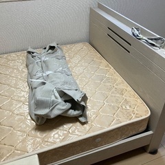 値下げしました　シングルベッド　クッションあり　美品です　２３日までで終了の画像