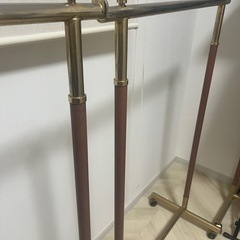 ゴールド調ハンガーラック（調整可能）の画像