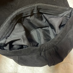 ベロア素材のおしゃれな帽子の画像