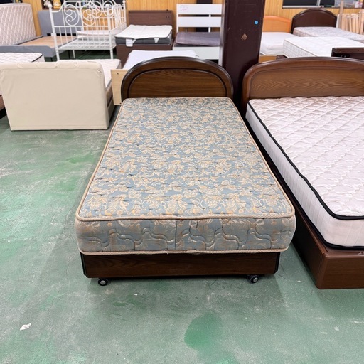 A1852?配送♻️組み立て?‼️シングルベッド枠　マットレス付きセット?