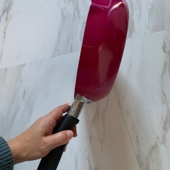 ピンクのフライパン　ガス専用の画像