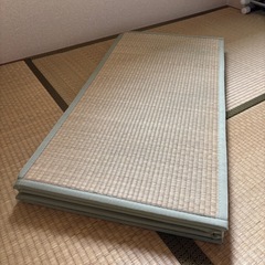 4つ折り　折りたためるユニット畳の画像