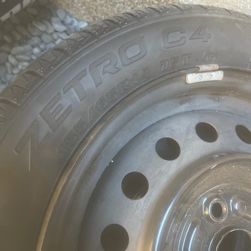 新品タイヤ4本セットホイル付き