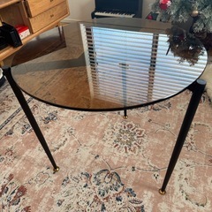 ガラステーブルの画像