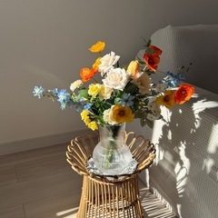 IKEA ガラス花瓶 + 造花 花束の画像