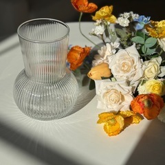 IKEA ガラス花瓶 + 造花 花束の画像