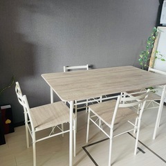 ダイニングテーブルの画像