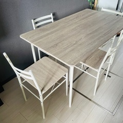 ダイニングテーブルの画像