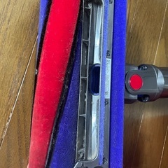 ダイソンV8 ジャンク品　付属品付の画像