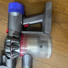 ダイソンV8 ジャンク品　付属品付の画像